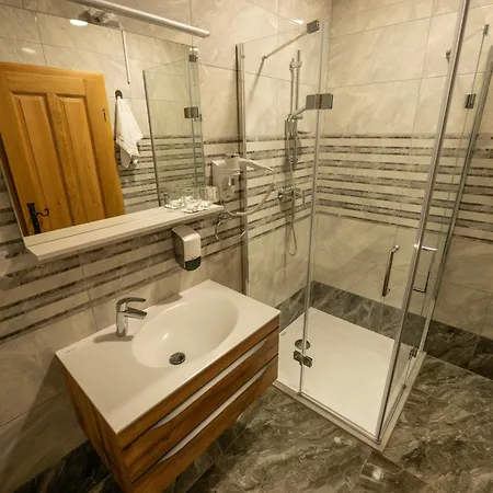 Anivina - 3*