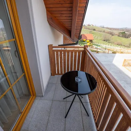 Anivina -
